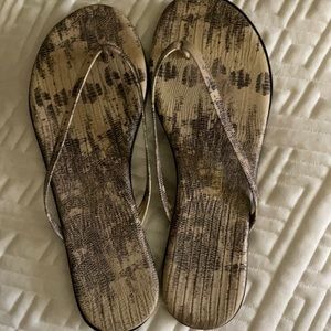 Tkees flip flops